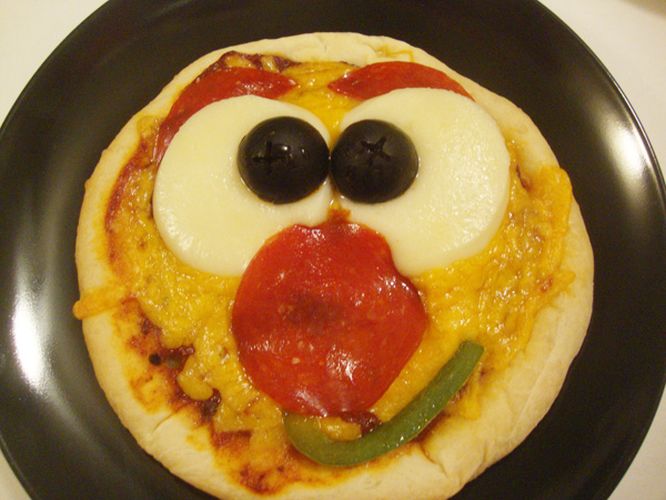 Homemade Smiley Face Pizza Recipe For Children To Make At Home - Deelux